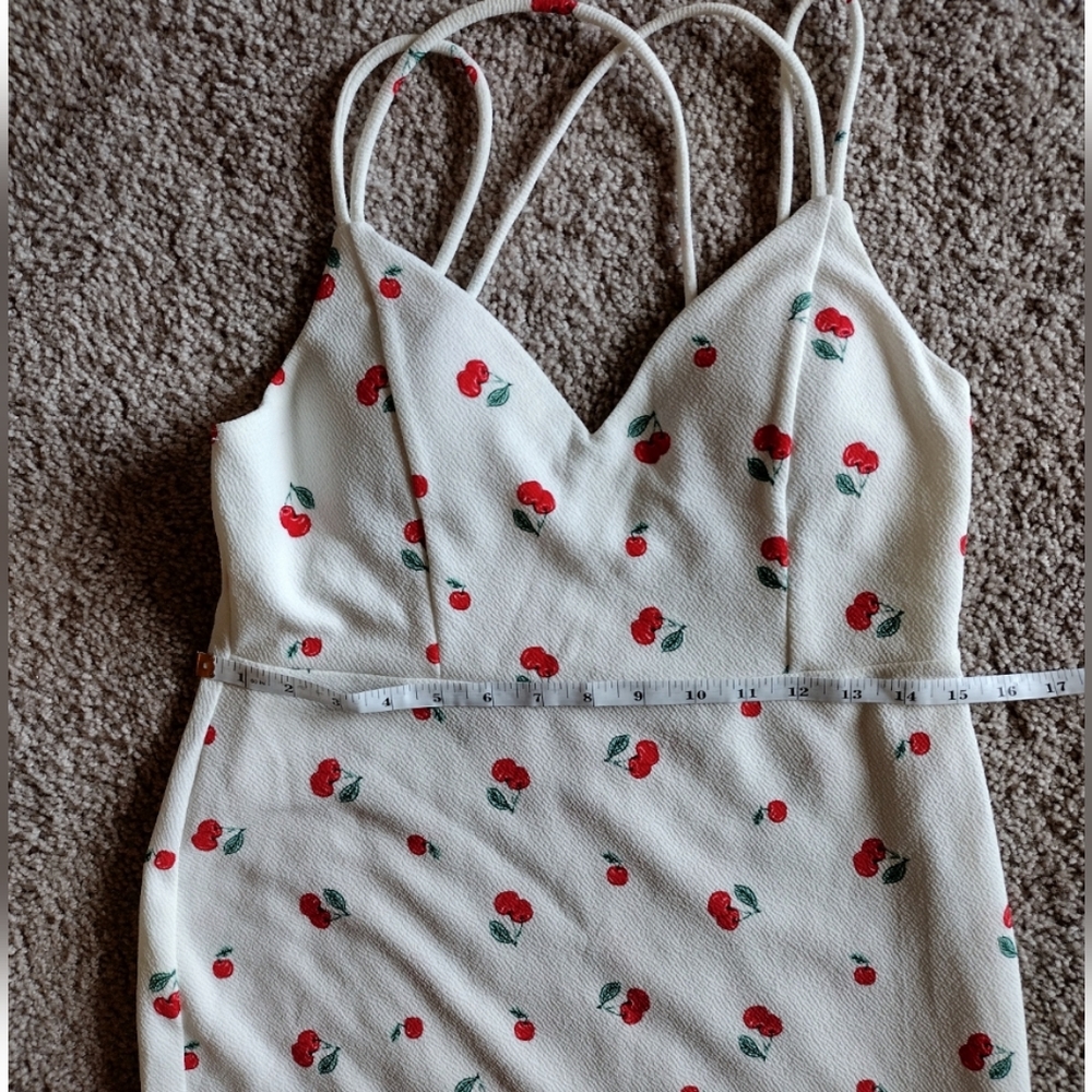 White Cherry Dress Size Large New - Picture 16 of 17